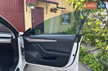 Седан Tesla Model 3 2021 в 