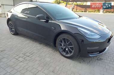 Седан Tesla Model 3 2023 в 