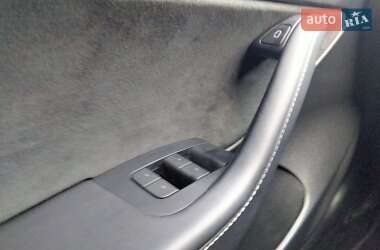 Седан Tesla Model 3 2023 в 