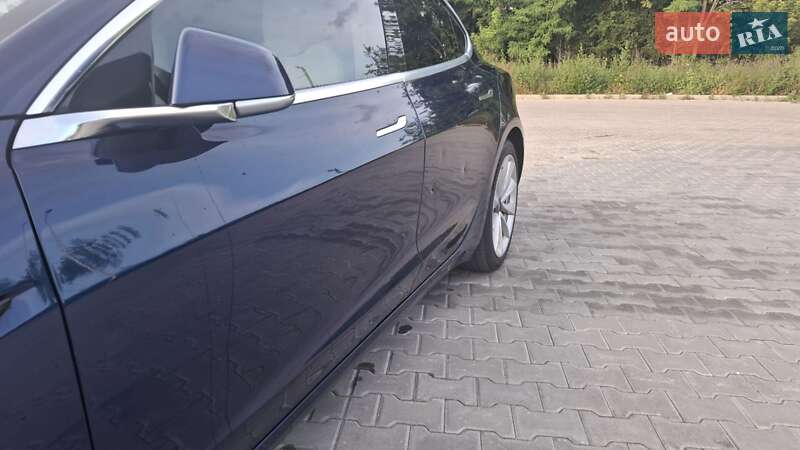 Седан Tesla Model 3 2019 в Полтаві