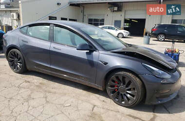 Седан Tesla Model 3 2022 в 
