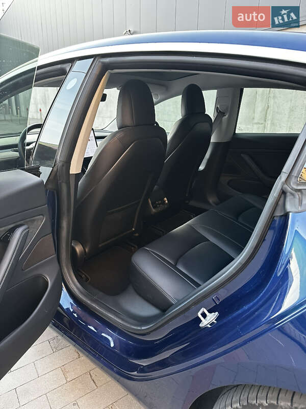 Седан Tesla Model 3 2018 в Києві