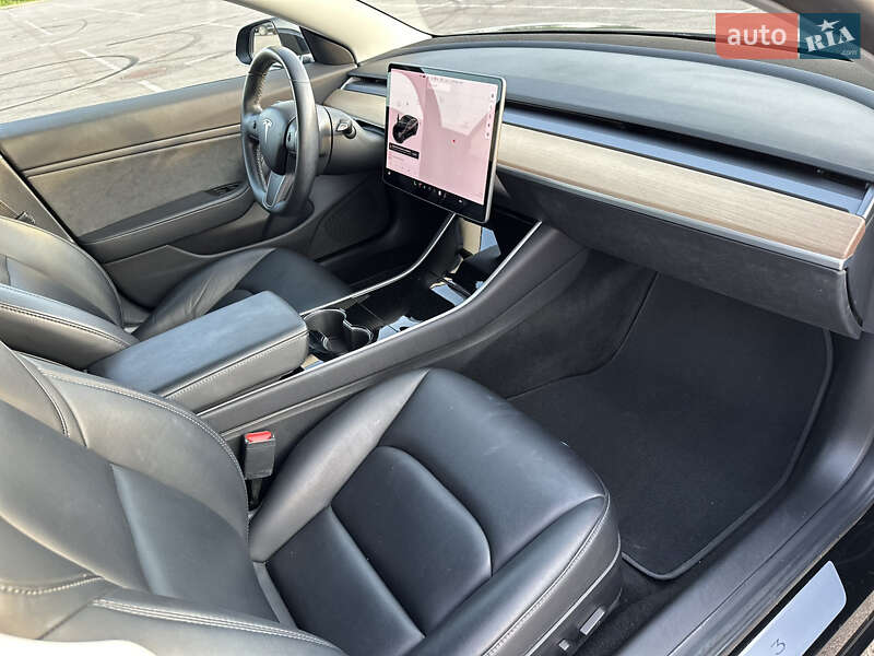 Седан Tesla Model 3 2018 в Рівному
