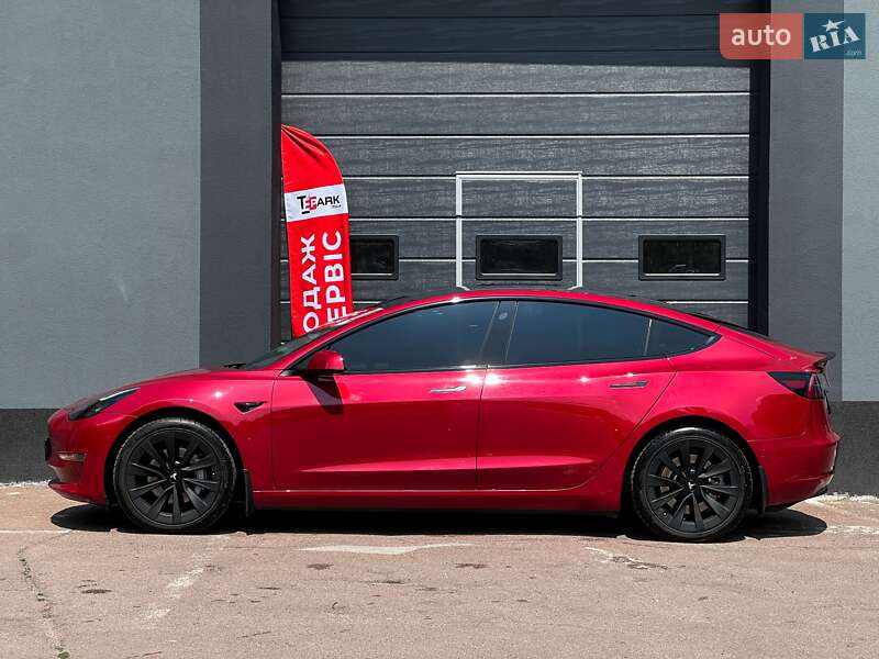 Седан Tesla Model 3 2021 в Киеве