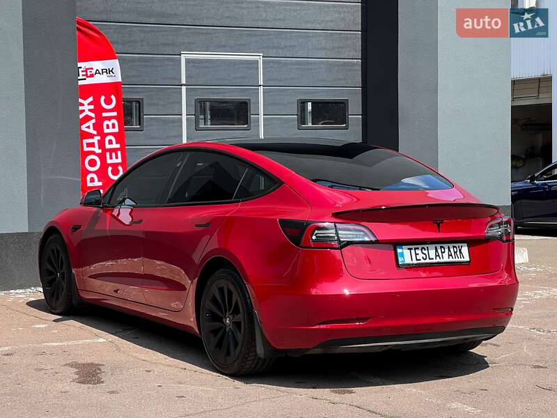 Седан Tesla Model 3 2021 в Киеве