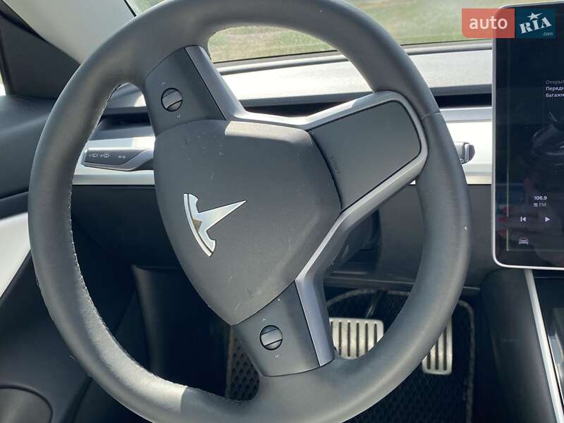 Седан Tesla Model 3 2020 в Кривому Розі
