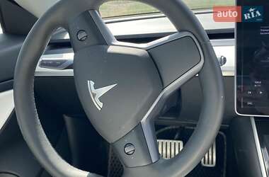 Седан Tesla Model 3 2020 в 