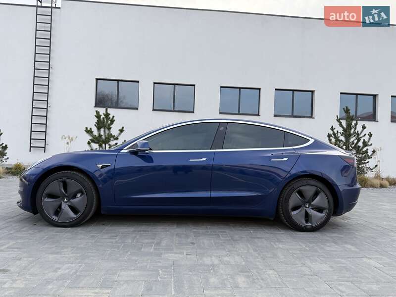 Седан Tesla Model 3 2019 в Луцке