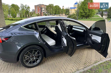 Седан Tesla Model 3 2019 в 