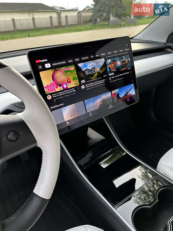 Седан Tesla Model 3 2019 в Прилуках