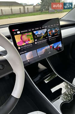 Седан Tesla Model 3 2019 в 
