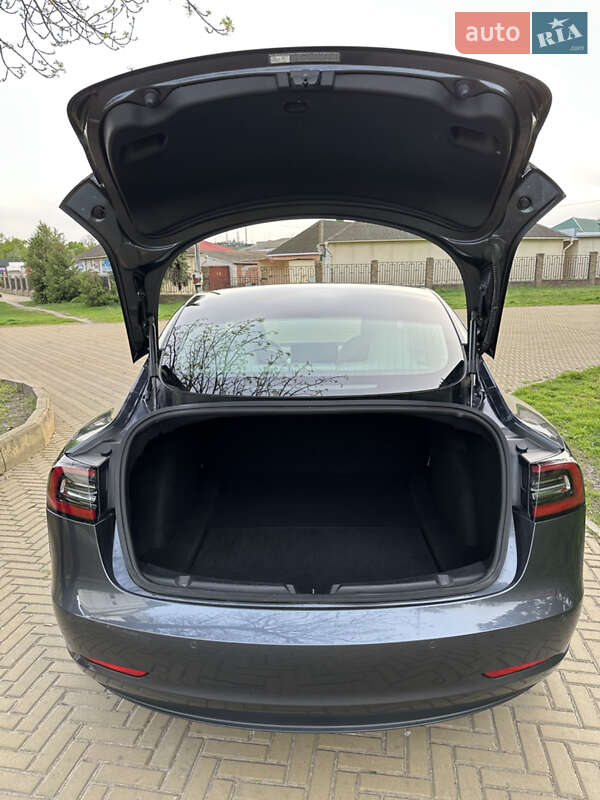 Седан Tesla Model 3 2019 в Прилуках