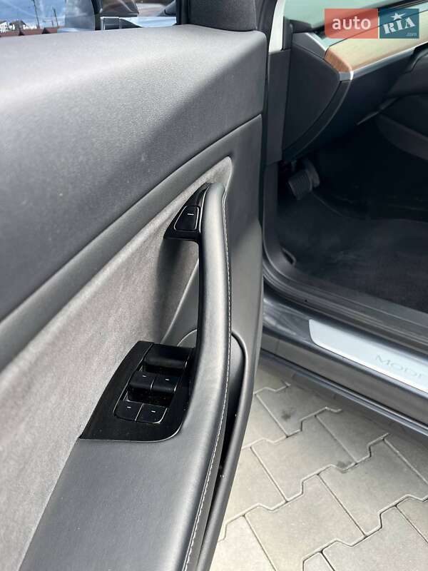 Седан Tesla Model 3 2018 в Ирпене