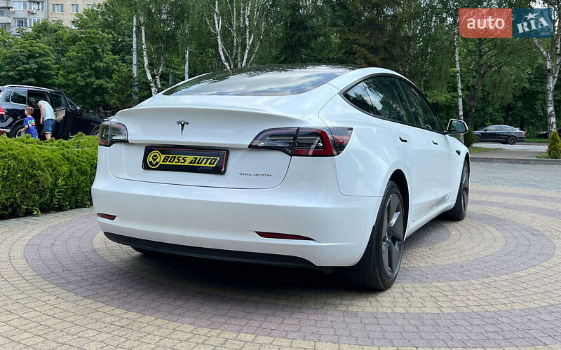 Седан Tesla Model 3 2022 в Львові