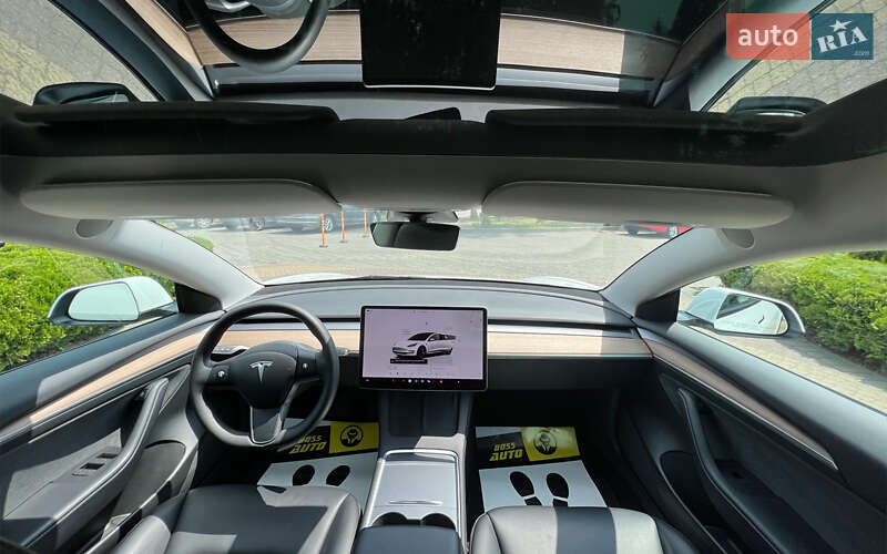Седан Tesla Model 3 2022 в Львові