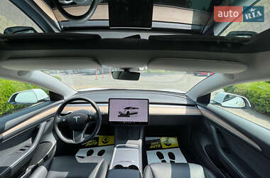 Седан Tesla Model 3 2022 в 