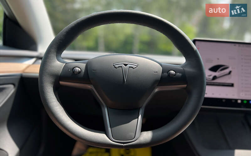 Седан Tesla Model 3 2022 в Львові