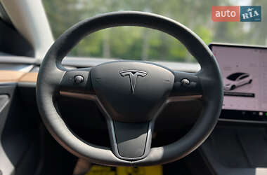 Седан Tesla Model 3 2022 в 