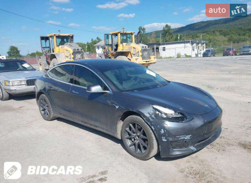 Седан Tesla Model 3 2019 в 