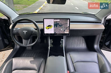 Седан Tesla Model 3 2019 в 