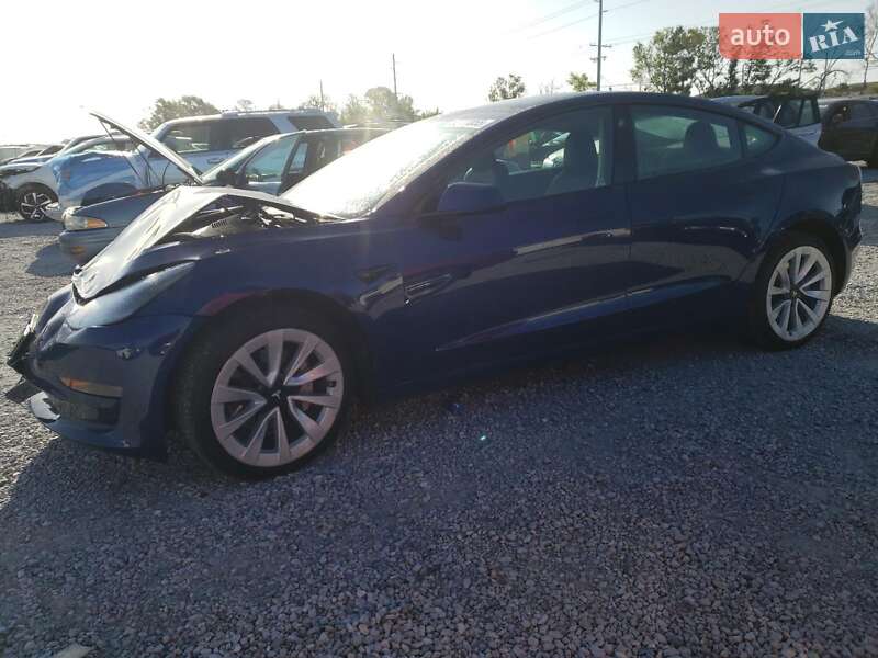 Седан Tesla Model 3 2022 в Киеве