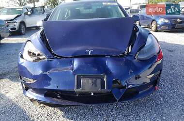 Седан Tesla Model 3 2022 в 
