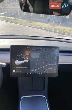 Седан Tesla Model 3 2022 в 