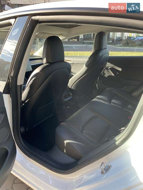 Седан Tesla Model 3 2022 в Киеве