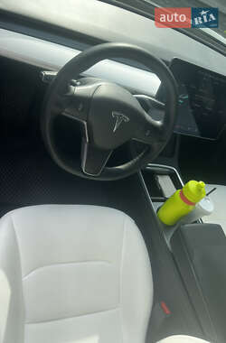 Седан Tesla Model 3 2021 в 