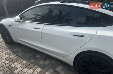 Седан Tesla Model 3 2021 в 