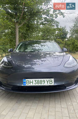 Седан Tesla Model 3 2023 в 
