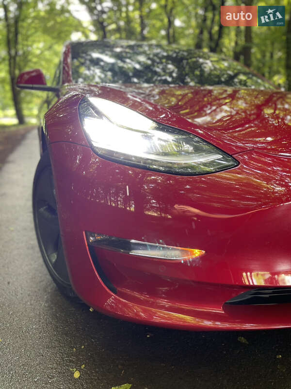 Седан Tesla Model 3 2018 в Львове