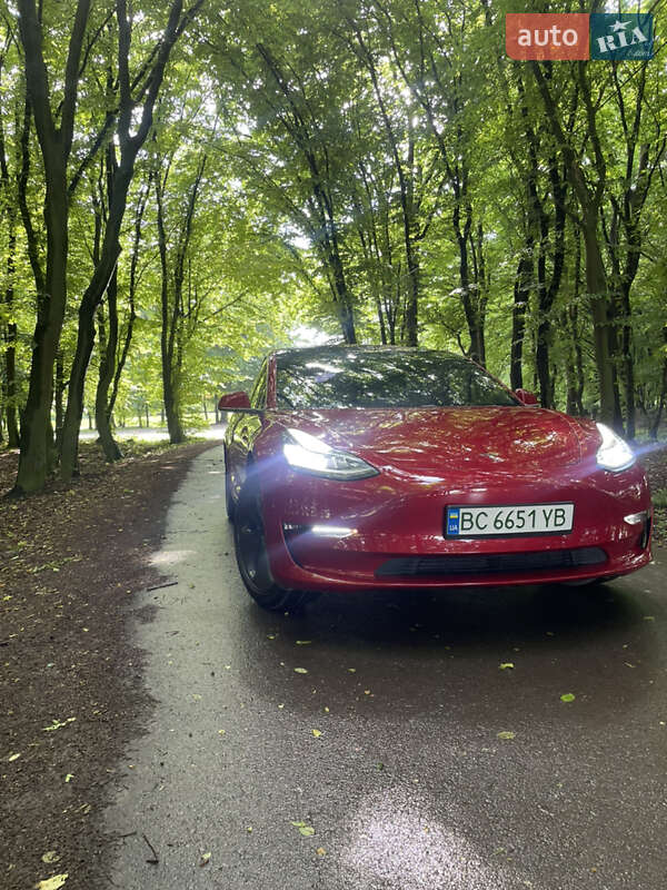 Седан Tesla Model 3 2018 в Львове