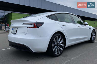 Седан Tesla Model 3 2024 в 