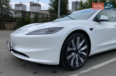 Седан Tesla Model 3 2024 в 