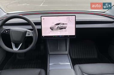 Седан Tesla Model 3 2024 в 