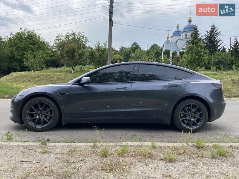 Седан Tesla Model 3 2022 в Києві