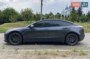 Седан Tesla Model 3 2022 в 