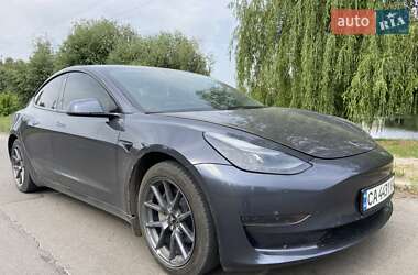 Седан Tesla Model 3 2022 в 