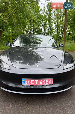 Седан Tesla Model 3 2024 в 