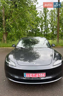 Седан Tesla Model 3 2024 в 