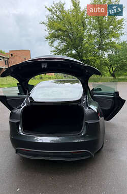 Седан Tesla Model 3 2024 в 