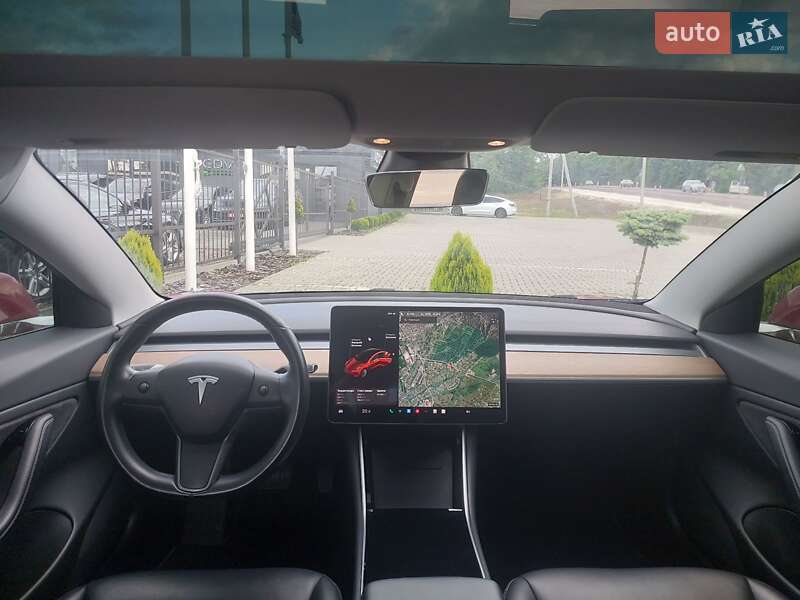 Седан Tesla Model 3 2018 в Львове