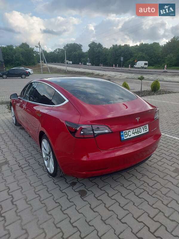 Седан Tesla Model 3 2018 в Львове