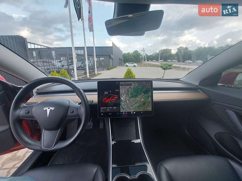 Седан Tesla Model 3 2018 в Львове