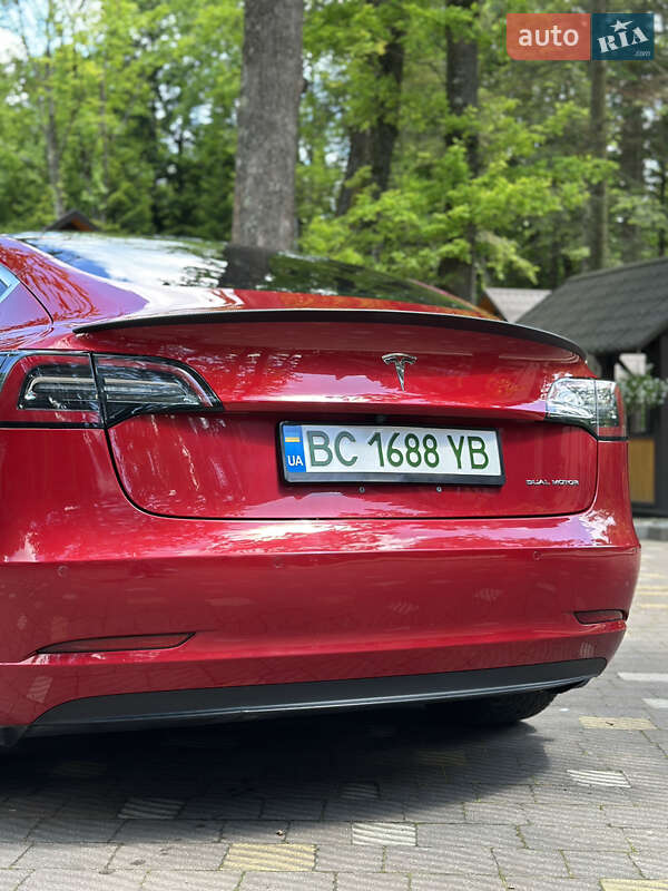 Седан Tesla Model 3 2018 в Трускавце