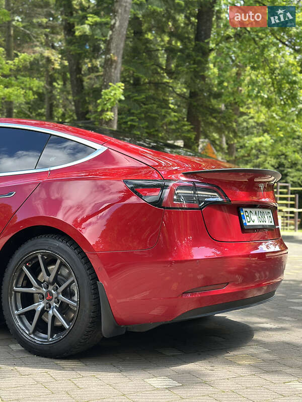 Седан Tesla Model 3 2018 в Трускавце