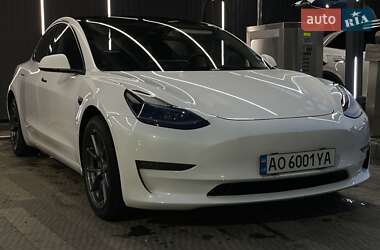 Седан Tesla Model 3 2021 в 