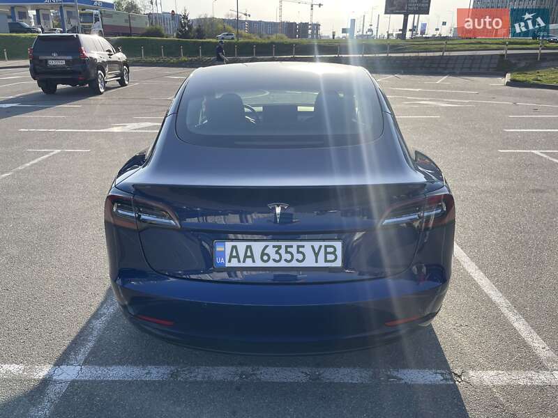 Седан Tesla Model 3 2022 в Киеве