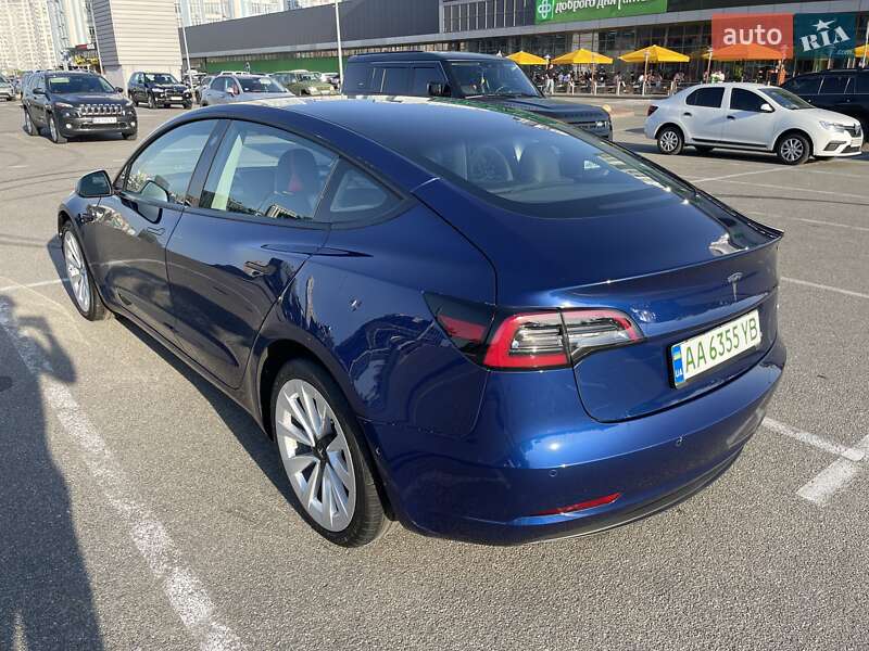 Седан Tesla Model 3 2022 в Киеве